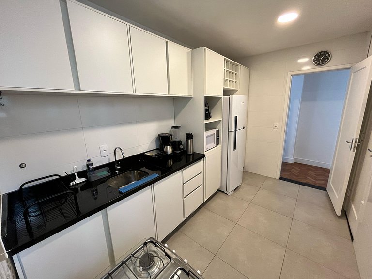 Lindo Apartamento - 200m do Posto 2 Copacabana