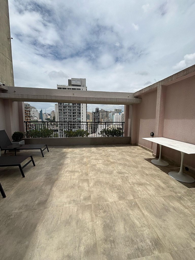 Studio Espaçoso e Varanda - 500m Metrô República