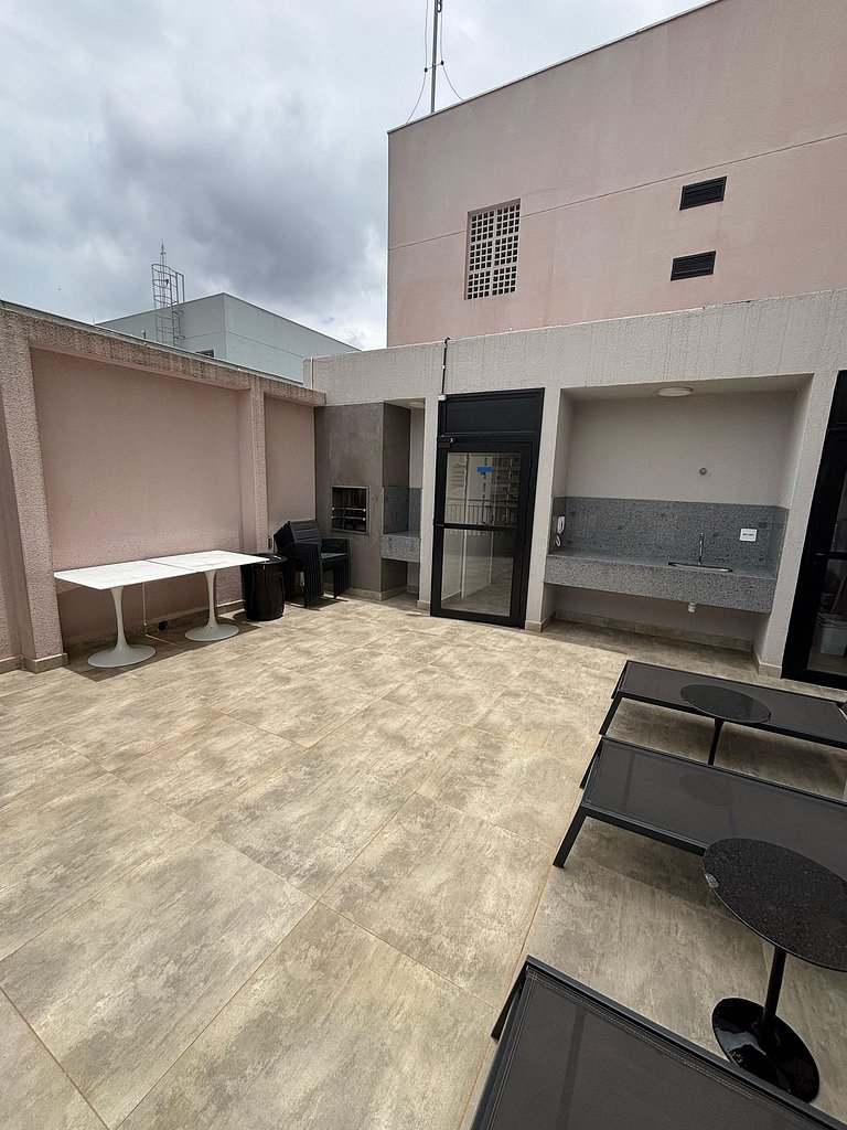 Studio Espaçoso e Varanda - 500m Metrô República