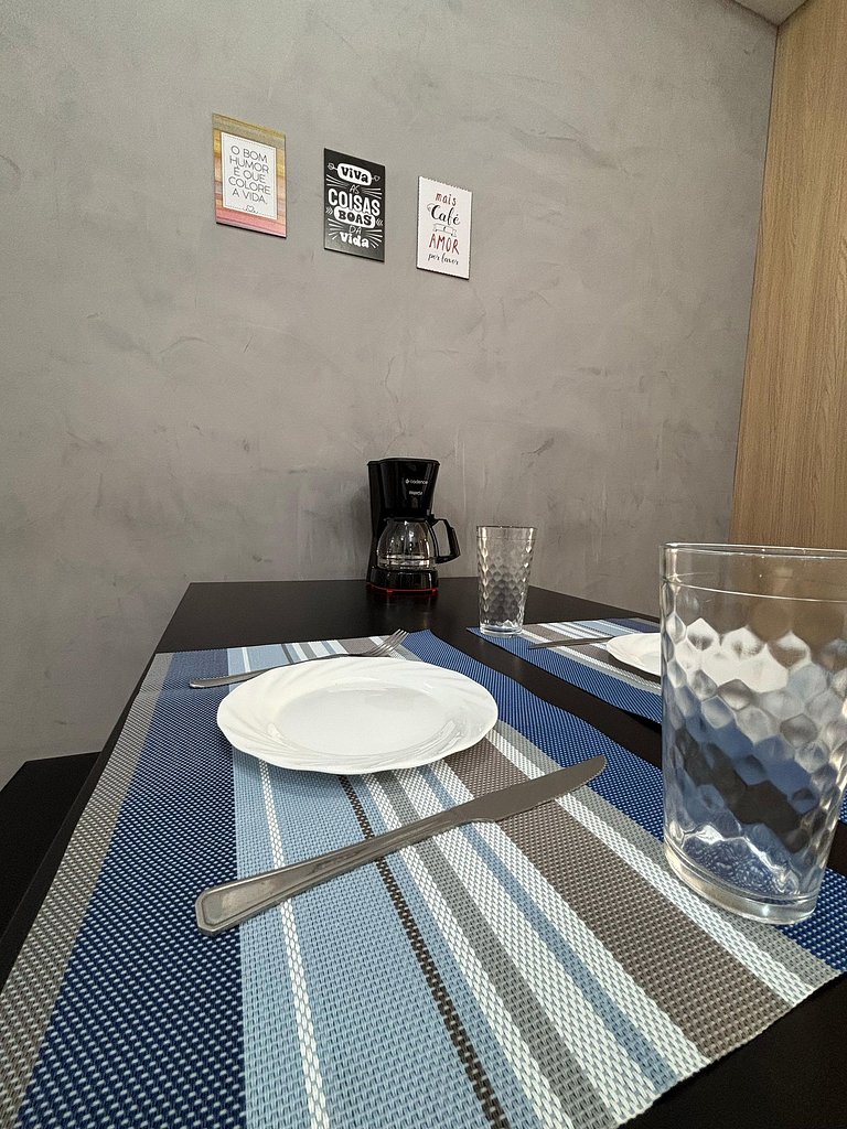 Studio Espaçoso e Varanda - 500m Metrô República
