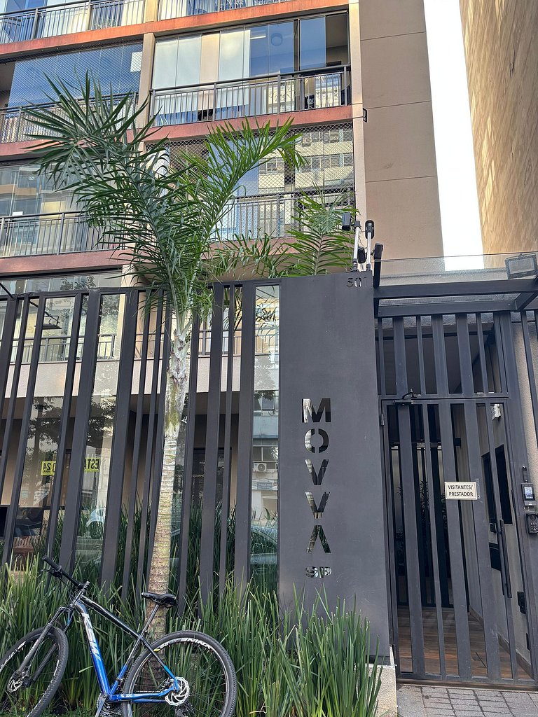 Studio c/ Varanda Vista Incrível Silencioso na Luz