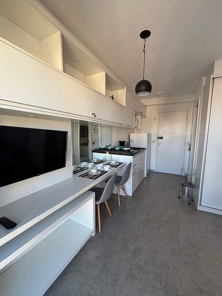 Studio c/ Varanda Vista Incrível Silencioso na Luz