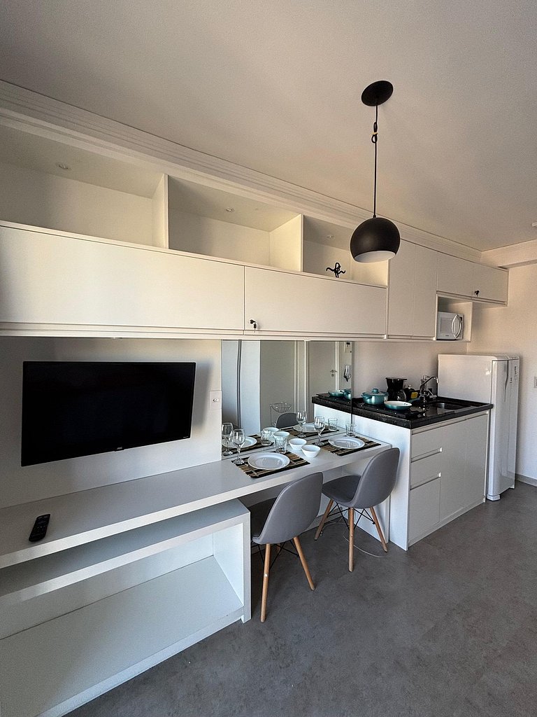 Studio c/ Varanda Vista Incrível Silencioso na Luz