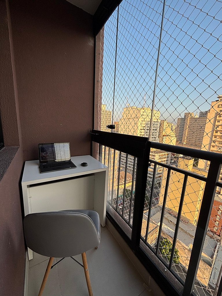 Studio c/ Varanda Vista Incrível Silencioso na Luz