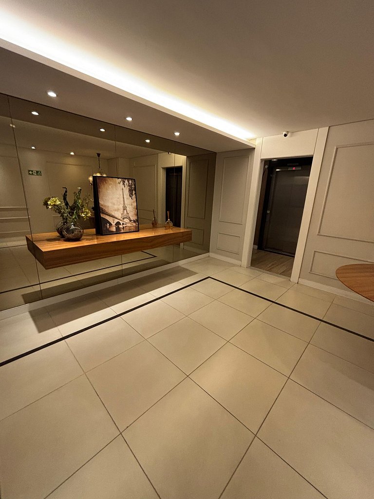Studio c/ Varanda Vista Incrível Silencioso na Luz