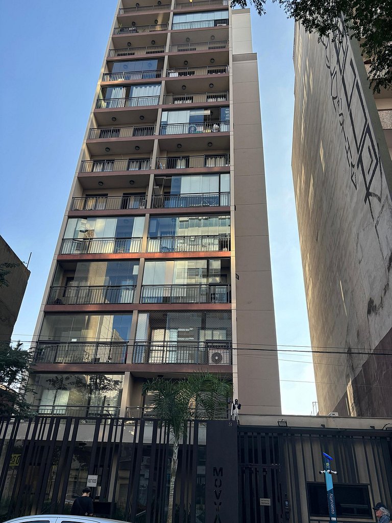 Studio c/ Varanda Vista Incrível Silencioso na Luz