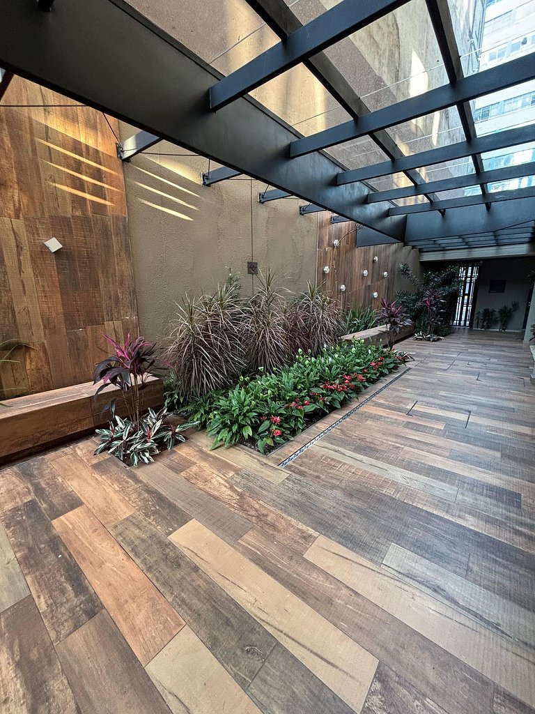 Studio c/ Varanda Vista Incrível Silencioso na Luz
